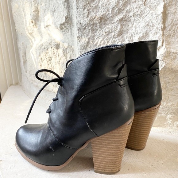 Anna Black Vegan Leather Stacked Heel Lace Up Ankle Booties Size 7.5 - Picture 5 of 7